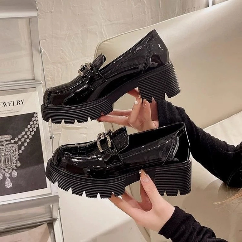 鞋子乐福鞋超火女款小皮鞋女厚底黑色新款2025年漆皮英伦风爆款春