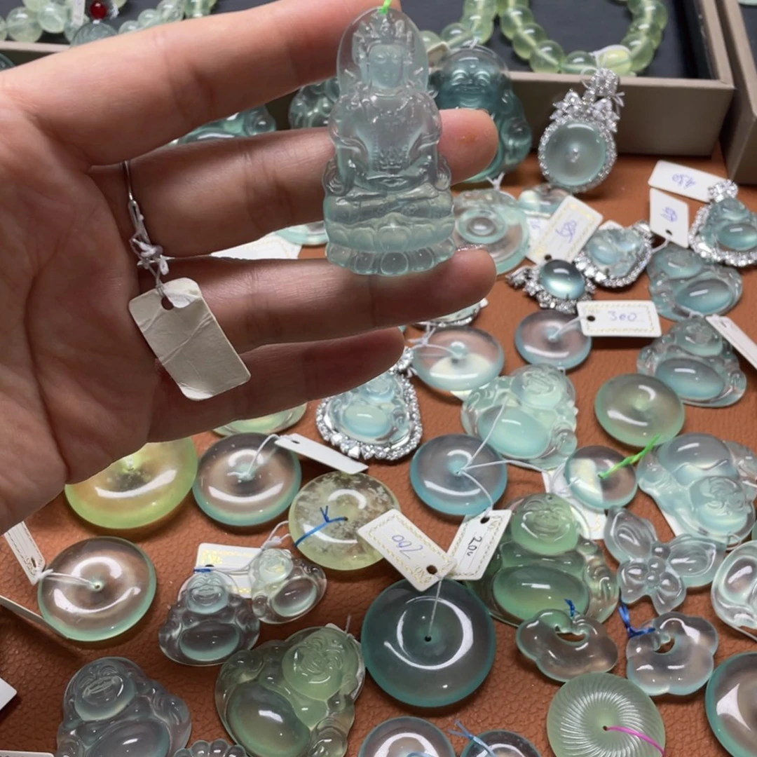 蛇纹石玉未镶嵌颈饰