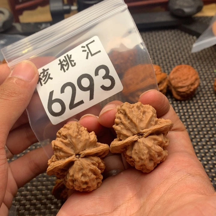 文玩核桃吊坠观音肚