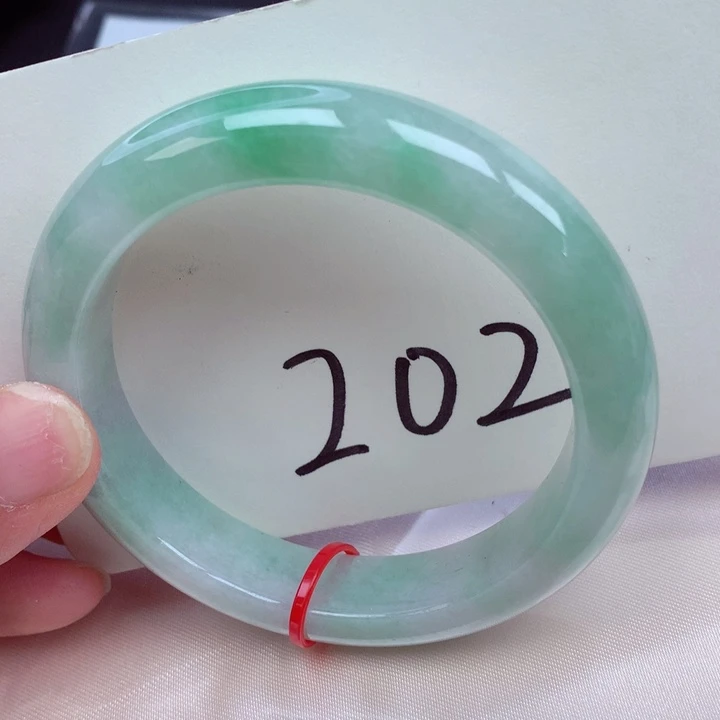 翡翠手镯未镶嵌翡翠