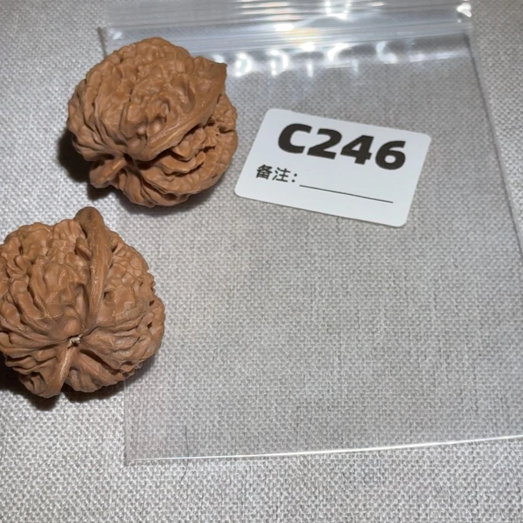 文玩核桃吊坠野牛246