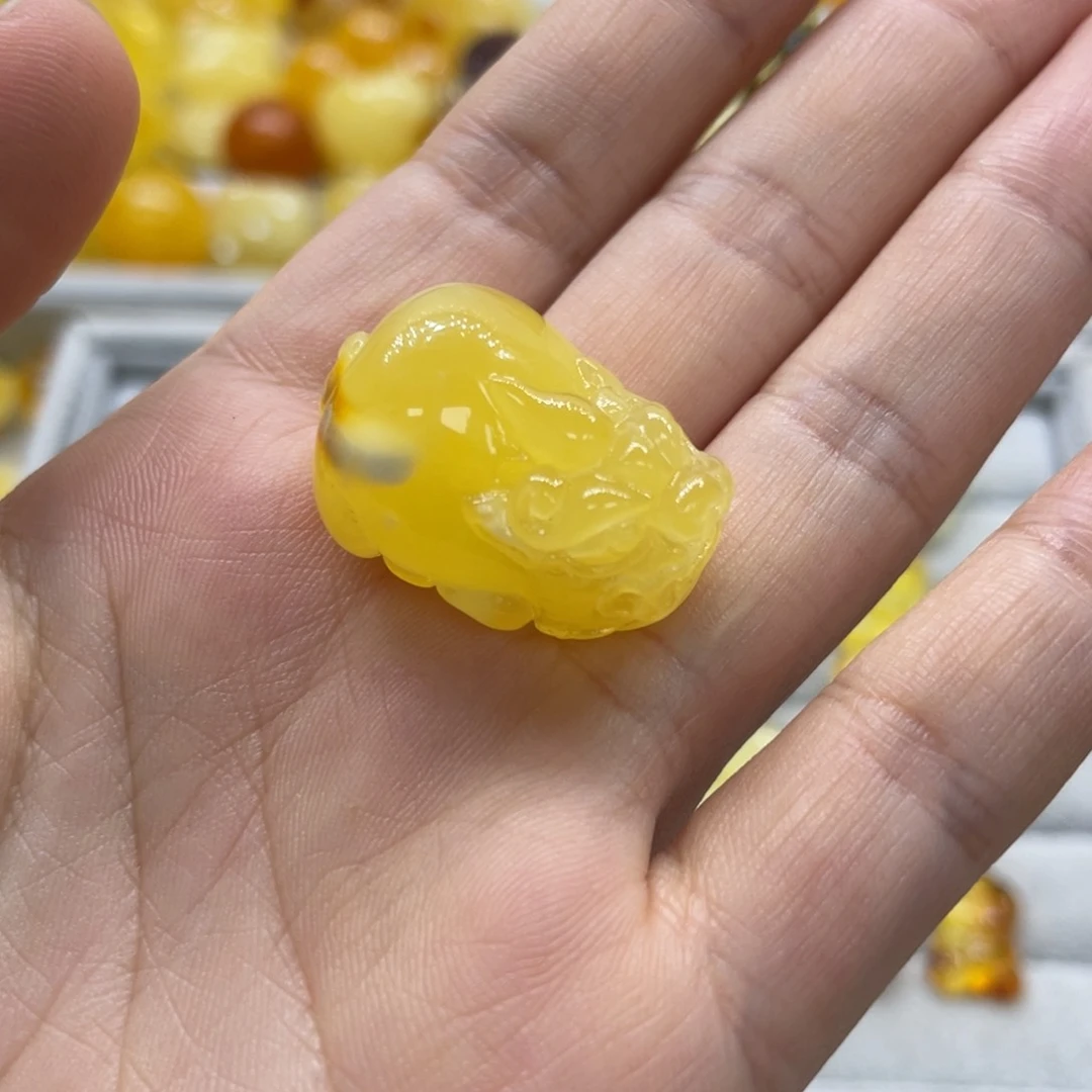 未镶嵌琥珀裸石天然琥珀貔貅