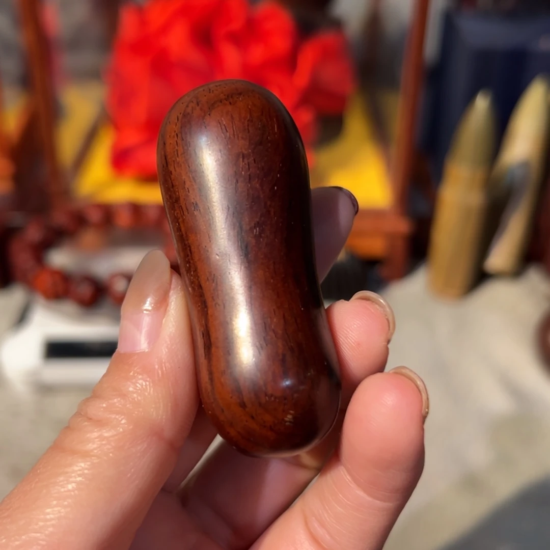 微凹黄檀（南美大红酸枝）随形手把件