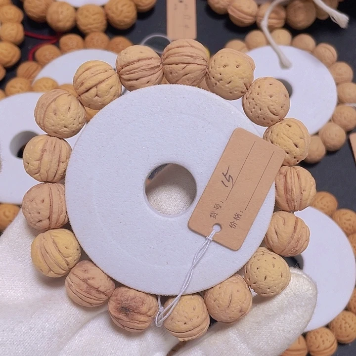 野生桃核，一物一图