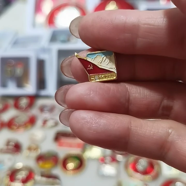金***店琉璃手工艺品像章