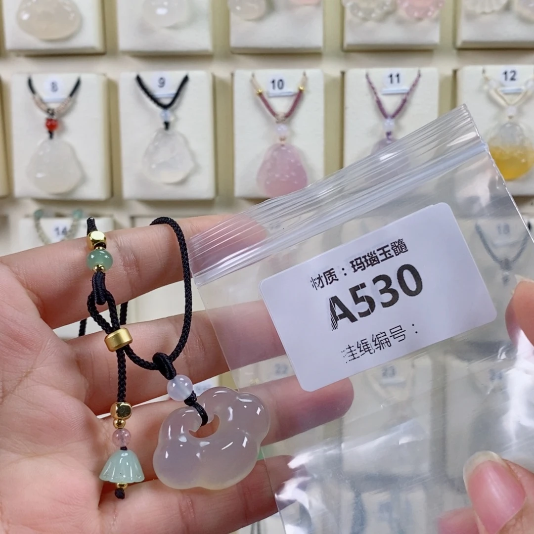 泼***人玛瑙/玉髓未镶嵌颈饰