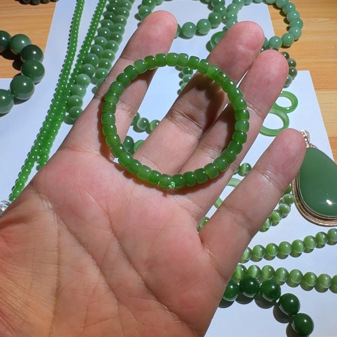 手串未镶嵌和田玉（碧玉）米**_
