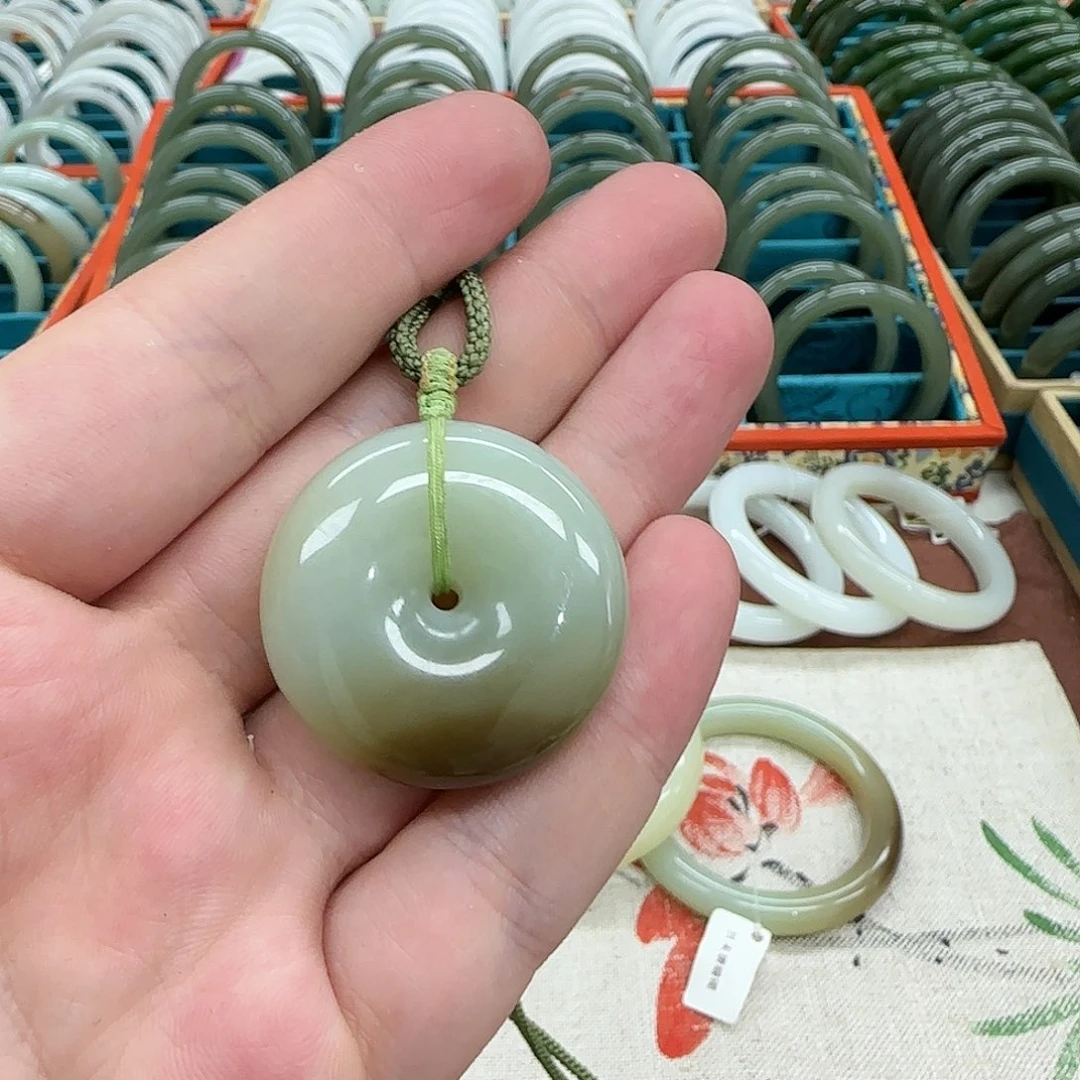 和田玉未镶嵌颈饰柒*