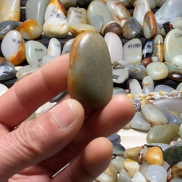 和田玉未镶嵌颈饰吊坠