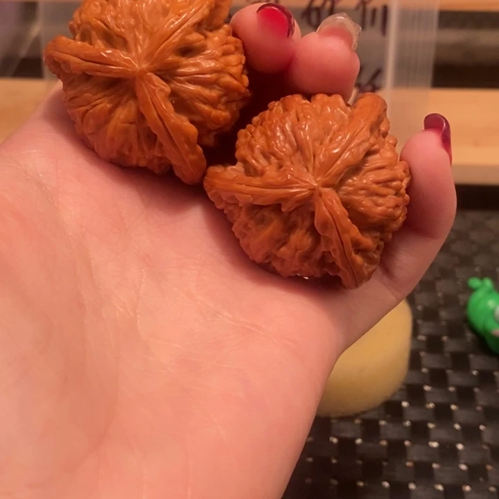 文玩核桃吊坠李**c核桃 白狮子。39.40