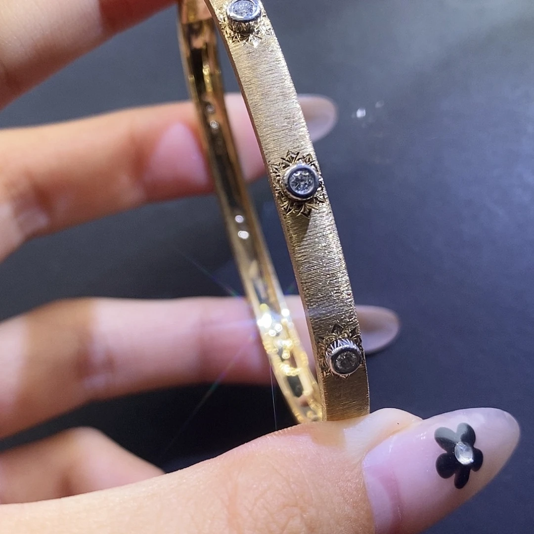 18K金镶嵌手镯钻石5mm拉丝手镯k黄16