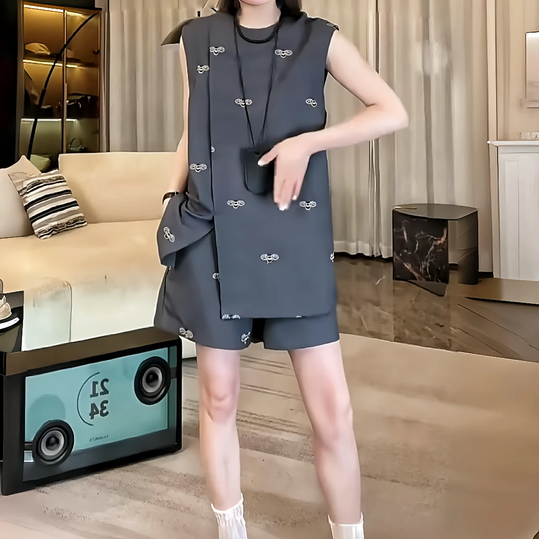 561高级感西装面料套装，小蜜蜂刺绣侧开衩设计拉长腿型 一套搞定