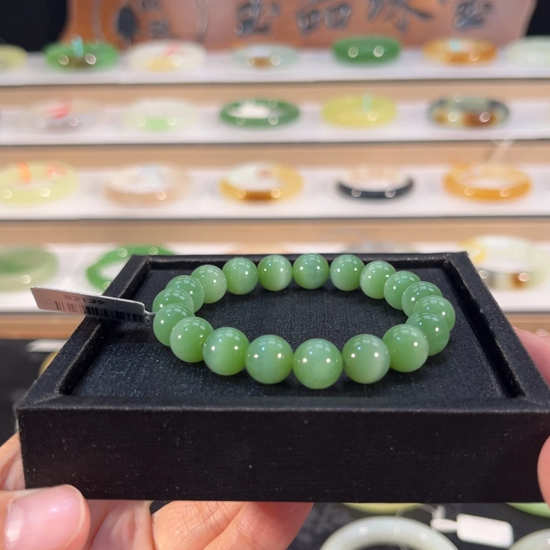 和田玉未镶嵌手镯  「俄碧 绿猫」