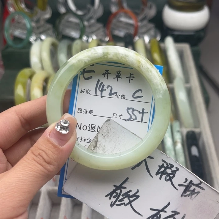 蛇纹石玉未镶嵌手镯