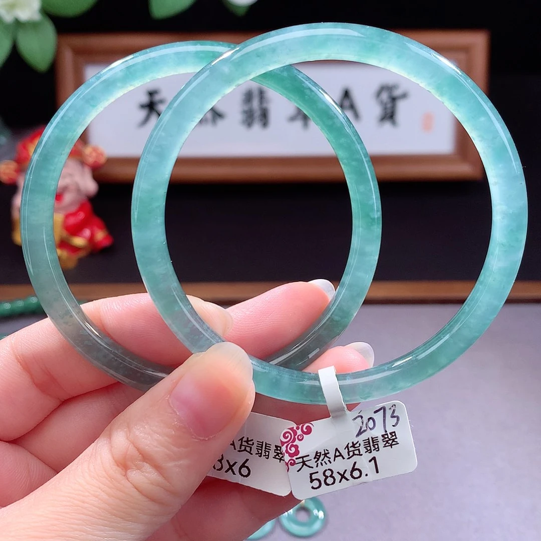 未镶嵌手镯（圆镯）翡翠