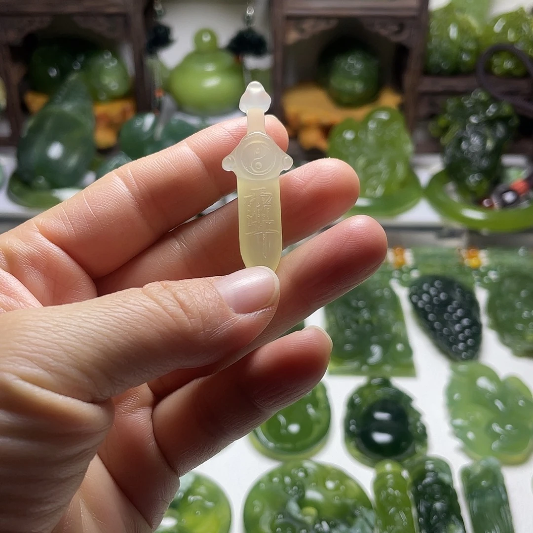 蛇纹石玉未镶嵌颈饰
