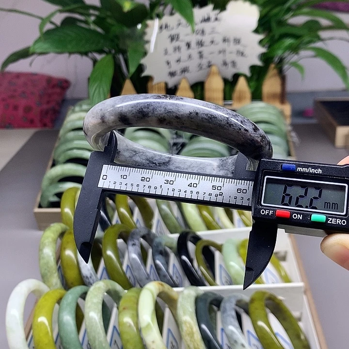 未镶嵌蛇纹石玉手镯36