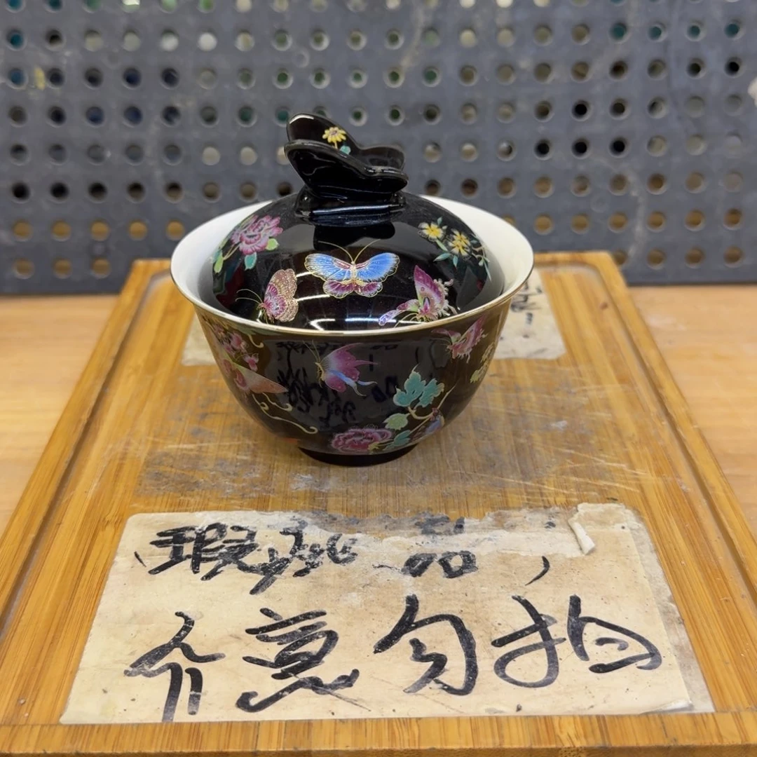 微瑕疵介意勿拍陶瓷器皿A617碗内微瑕疵介意勿拍。无缺口