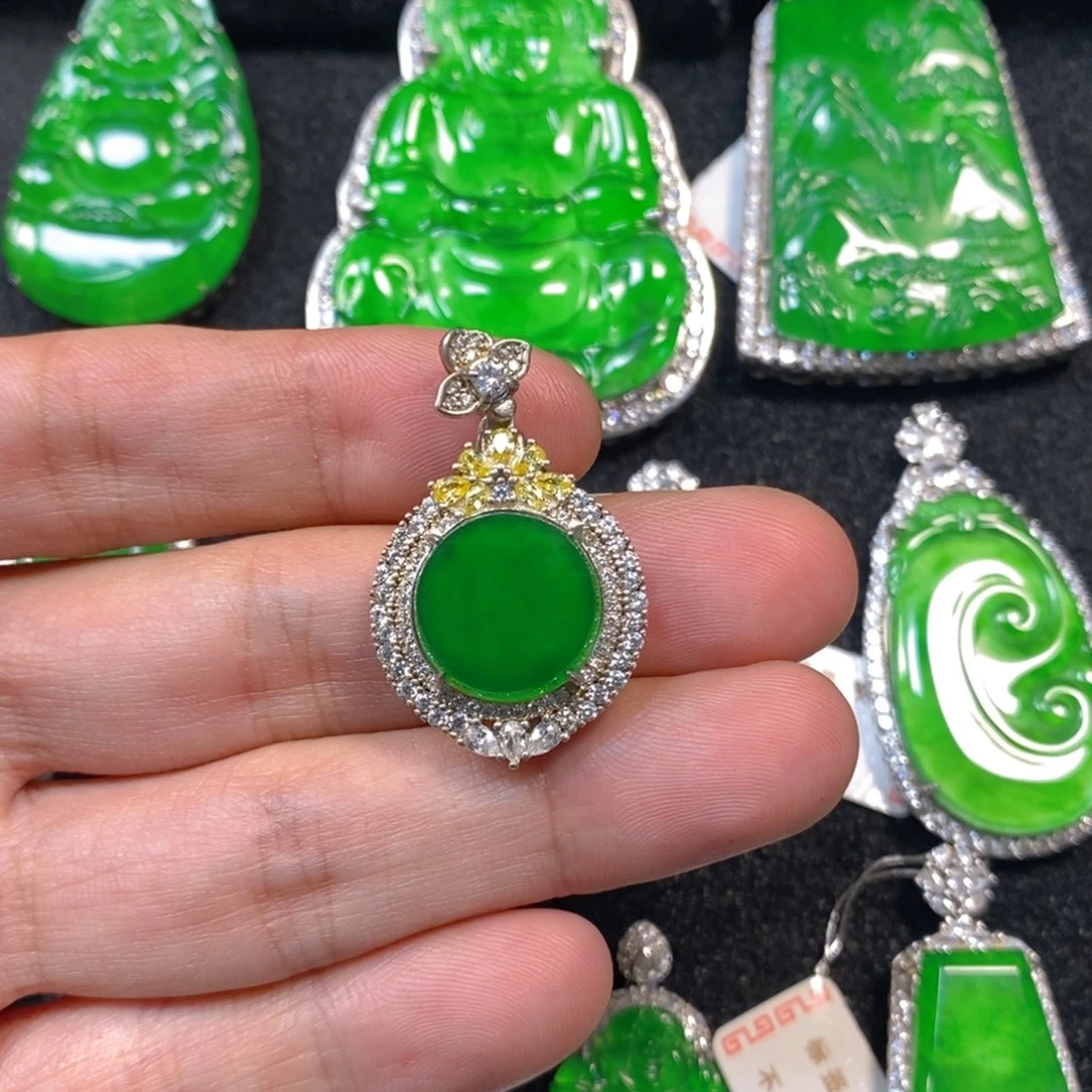 颈饰银S925镶嵌翡翠圆牌吊坠