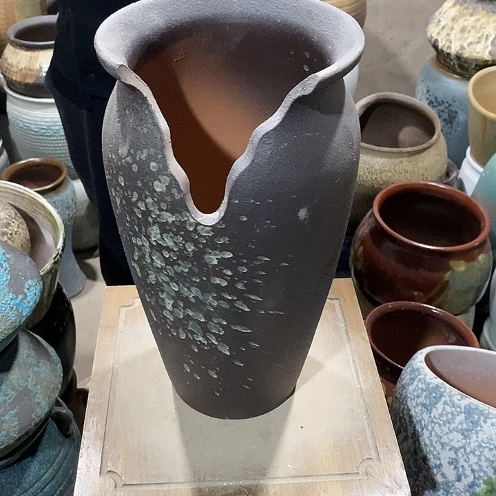 花盆紫砂口19高度36缺口黑烟花？…