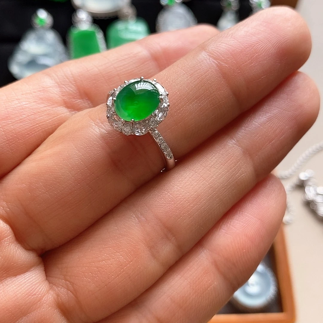 翡翠18K金镶嵌颈饰戒指