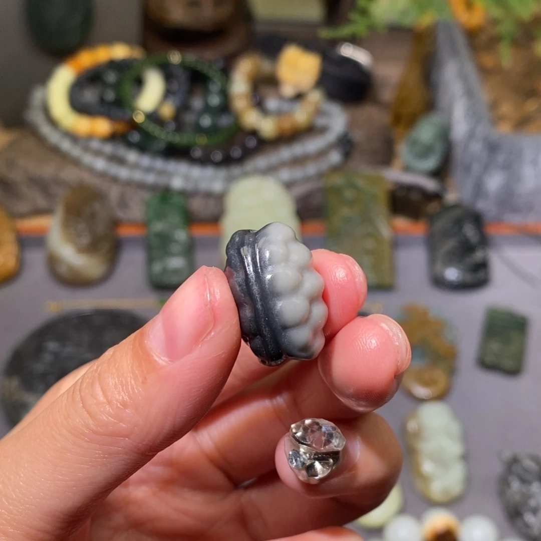 和田玉颈饰未镶嵌猫**规