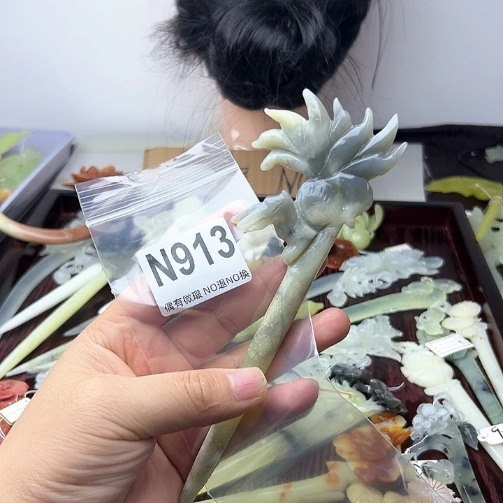 蛇纹石玉发饰合金鱼*