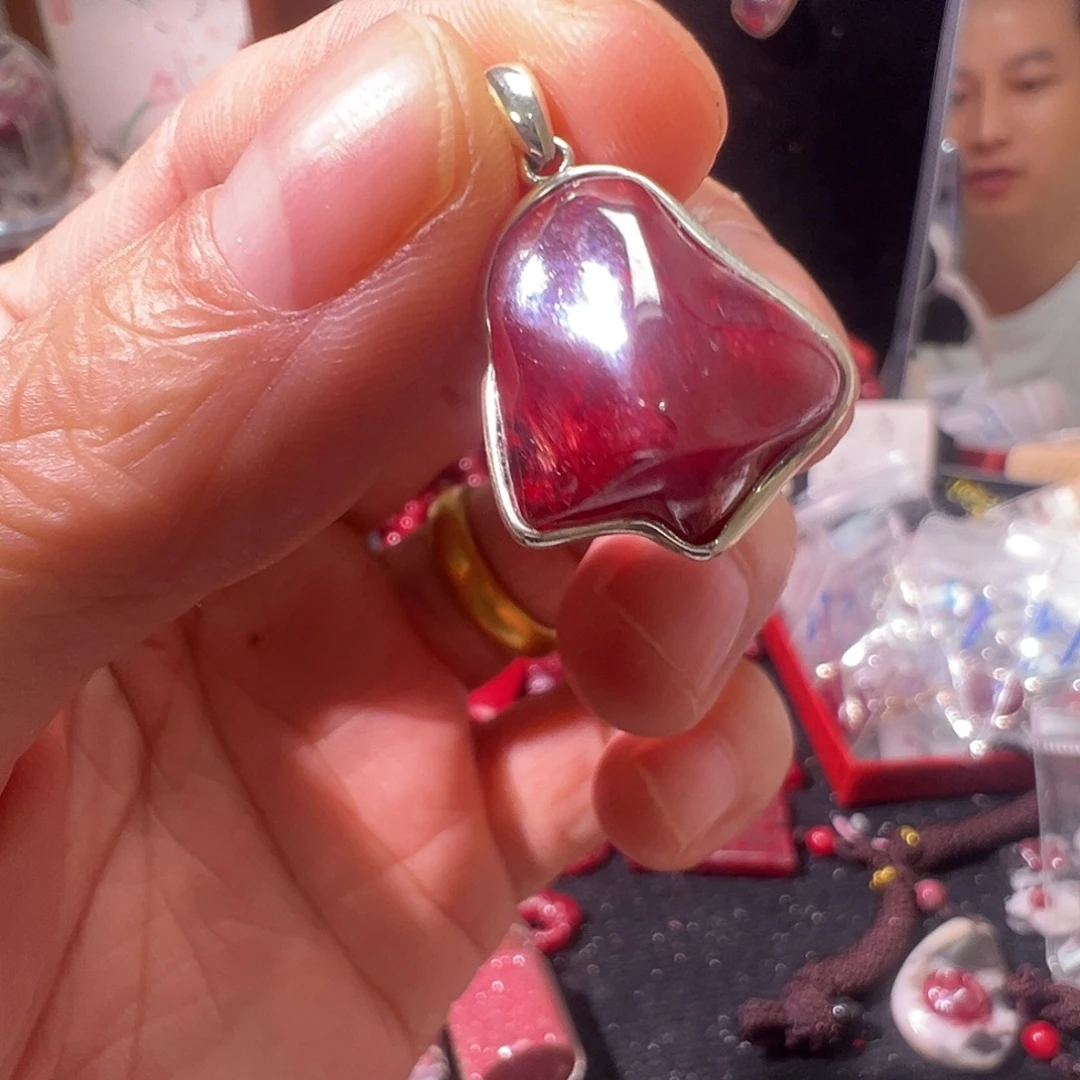 天然辰砂10.8克晶体吊坠