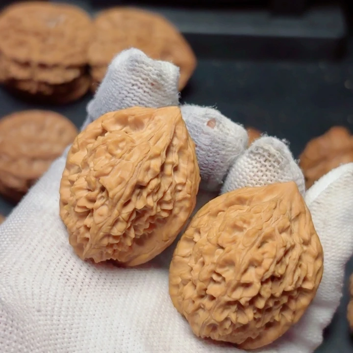 文玩核桃把件秦岭灯笼29