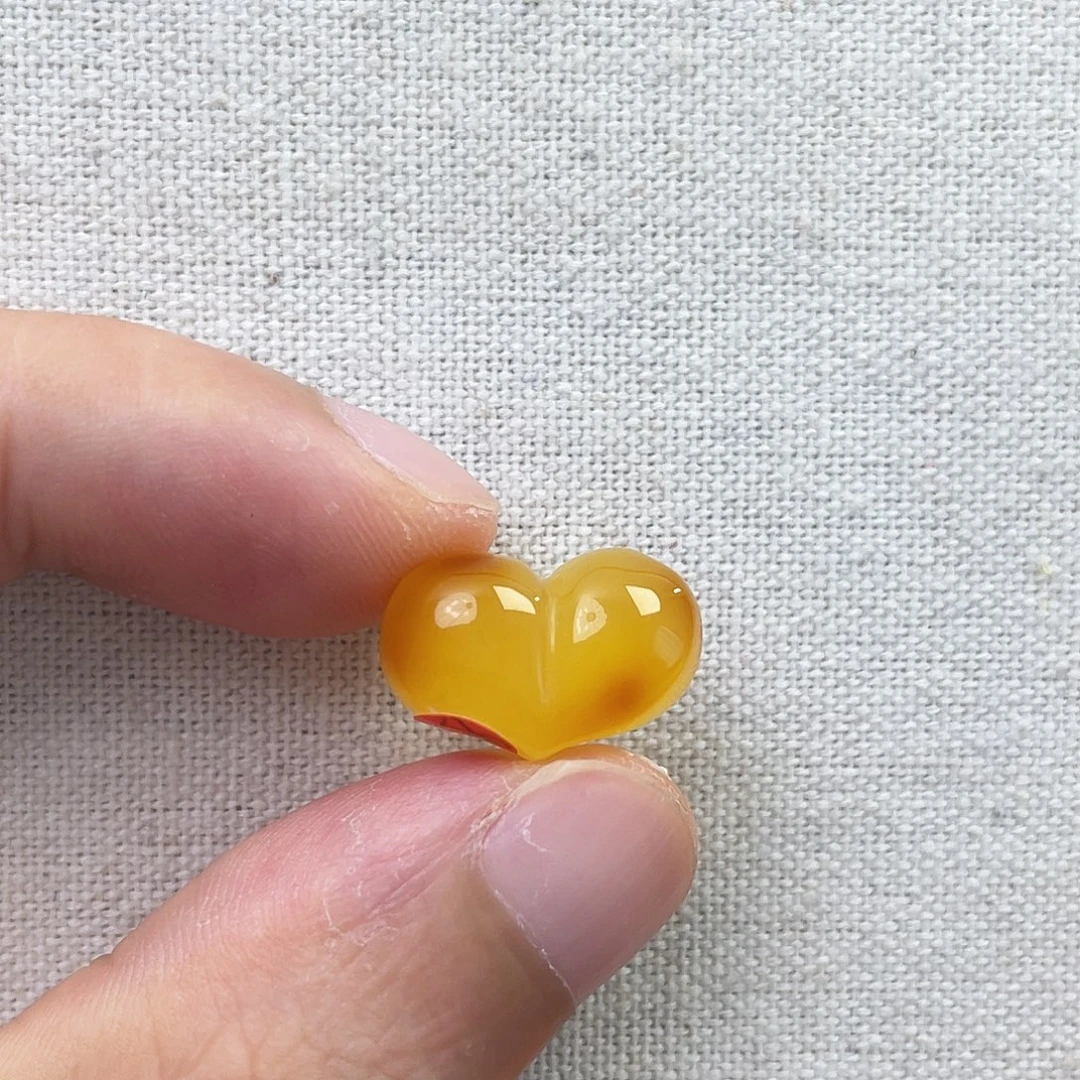 琥珀未镶嵌裸石屁桃