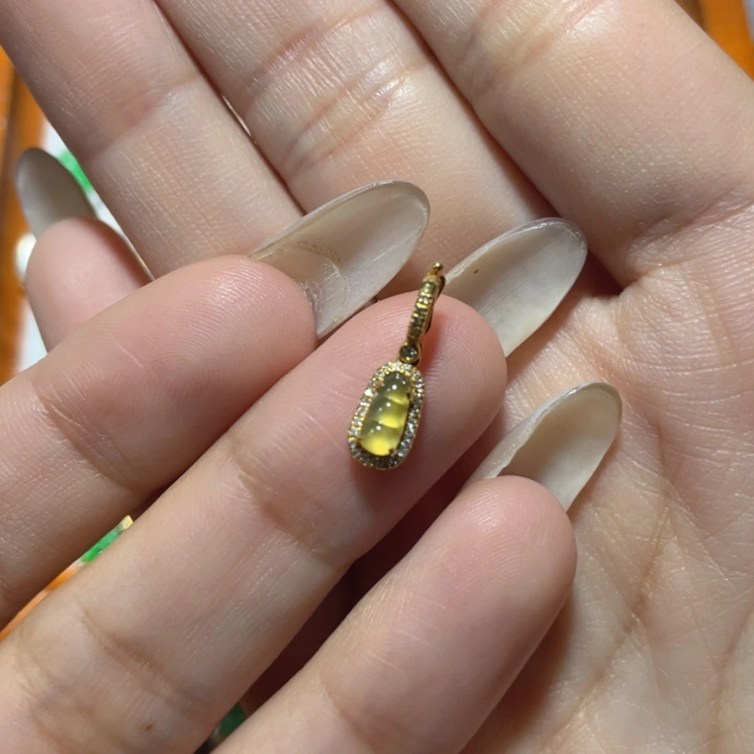 【闪购商品】颈饰18K金镶嵌翡翠