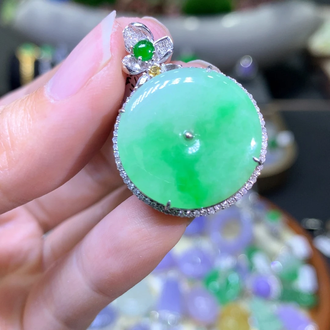 【闪购商品】翡翠颈饰18K金镶嵌翡翠吊坠项链