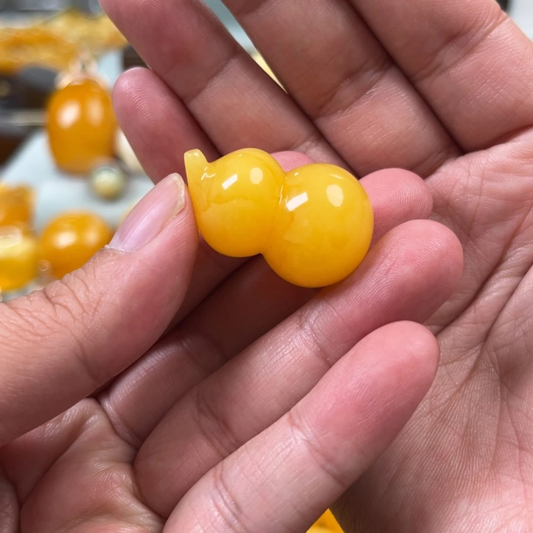 蜜蜡未镶嵌珠宝奇石