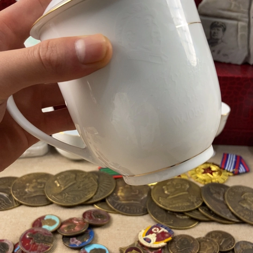 红色收藏老先生纪念章