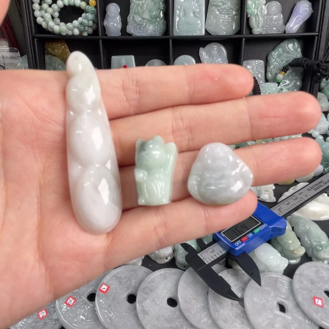 吊坠(不含链)未镶嵌翡翠瑕疵