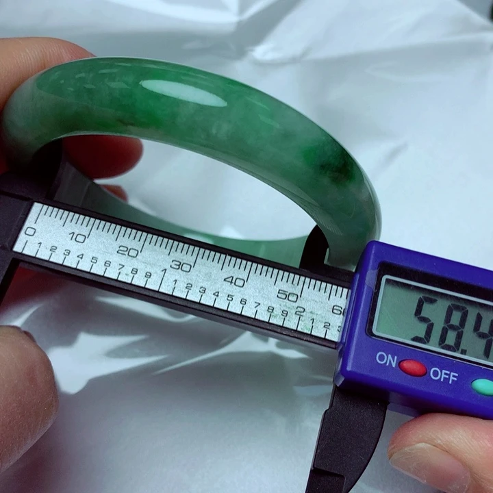 翡翠手镯未镶嵌手镯