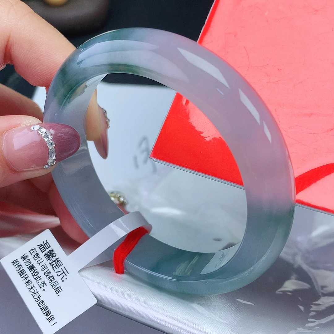 翡翠手镯未镶嵌54圈