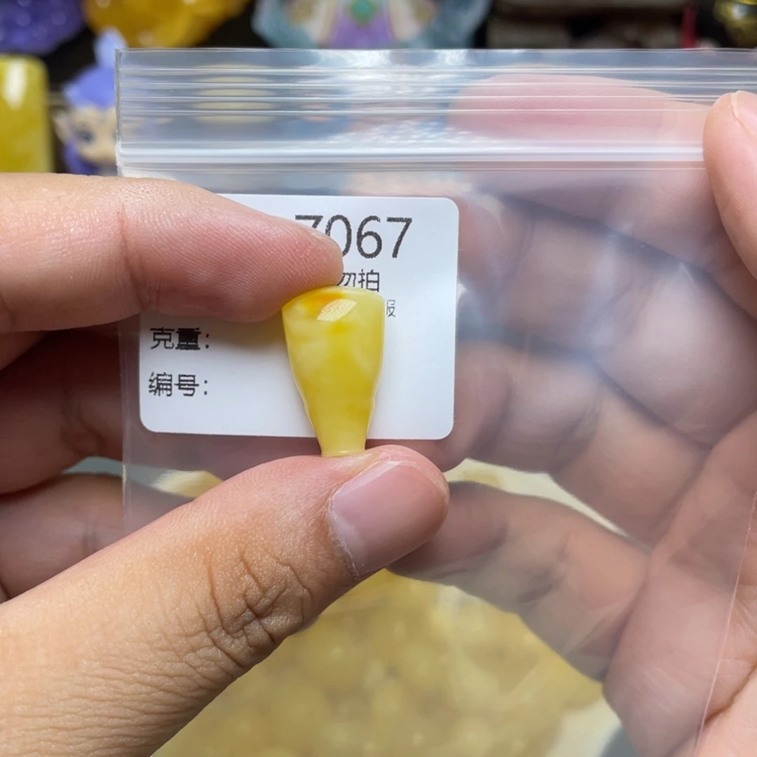 未镶嵌琥珀珠宝奇石