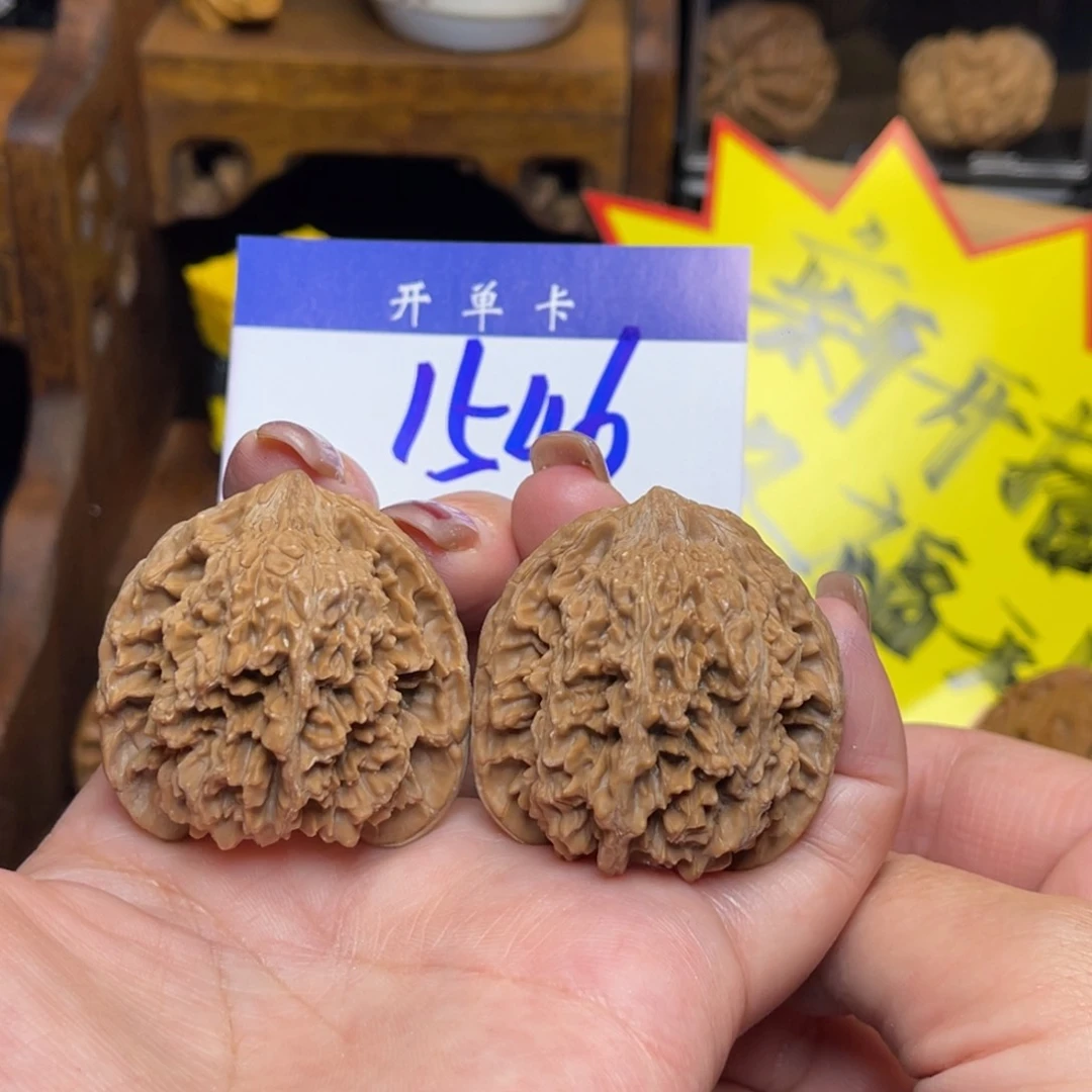 桃核把件满天星39李。