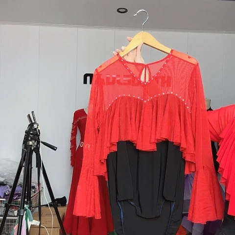 珊***儿M香。