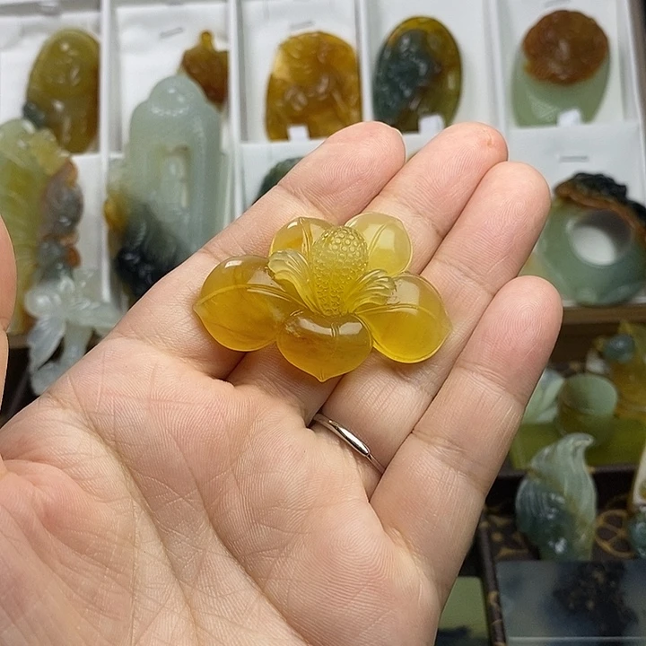 一****蛇纹石玉未镶嵌颈饰