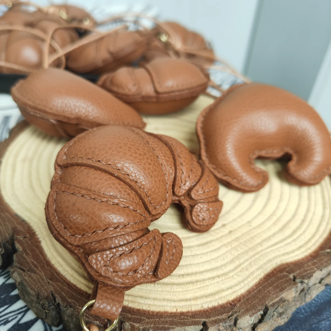 手工定制牛角包小挂件真皮挂饰钥匙扣包包装饰品书包配饰小众礼物