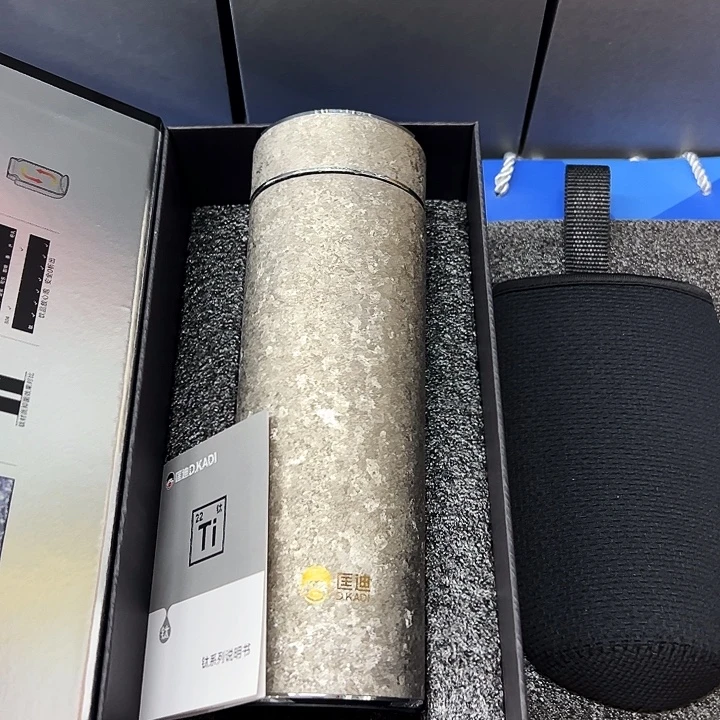 匡迪钛杯530毫升。杯套