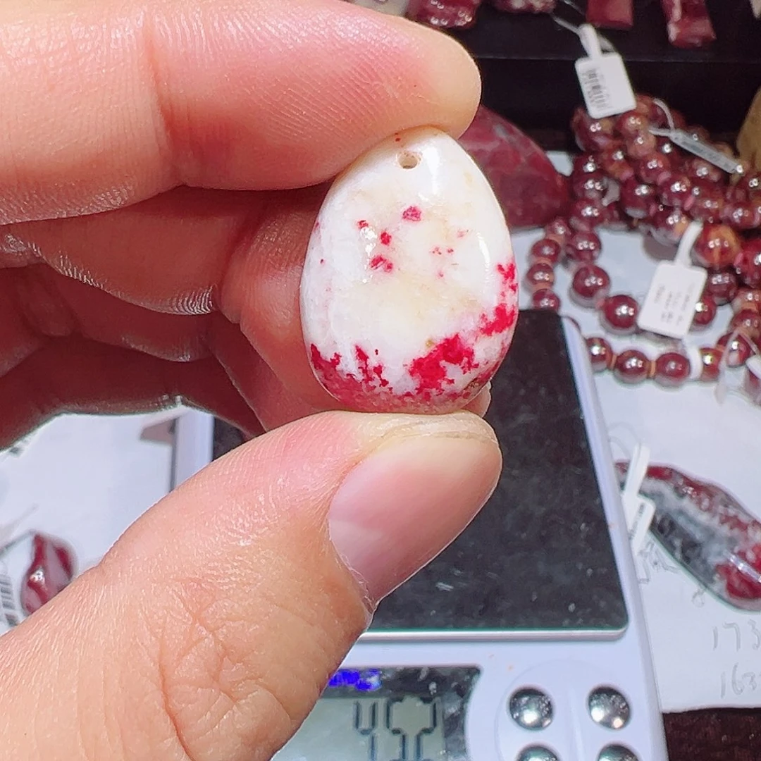 天然辰砂天然朱砂吊坠