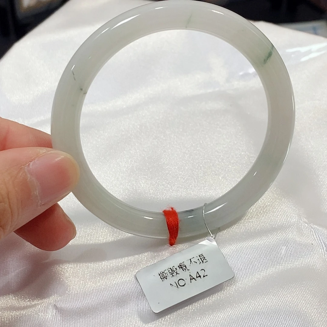 翡翠未镶嵌手镯（圆镯）