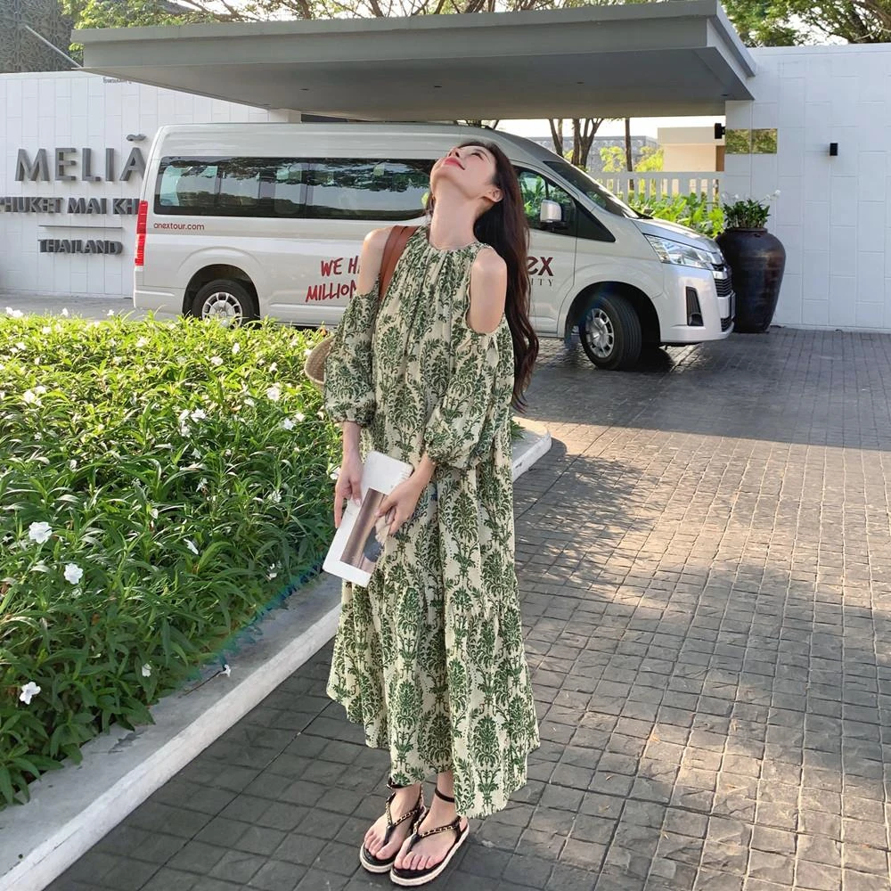 法式绿色碎花露肩连衣裙女夏2025新款慵懒度假风森系爆款长裙流行