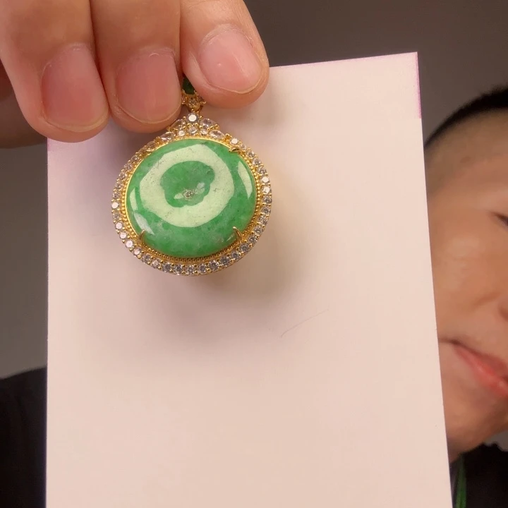 颈饰未镶嵌翡翠一件