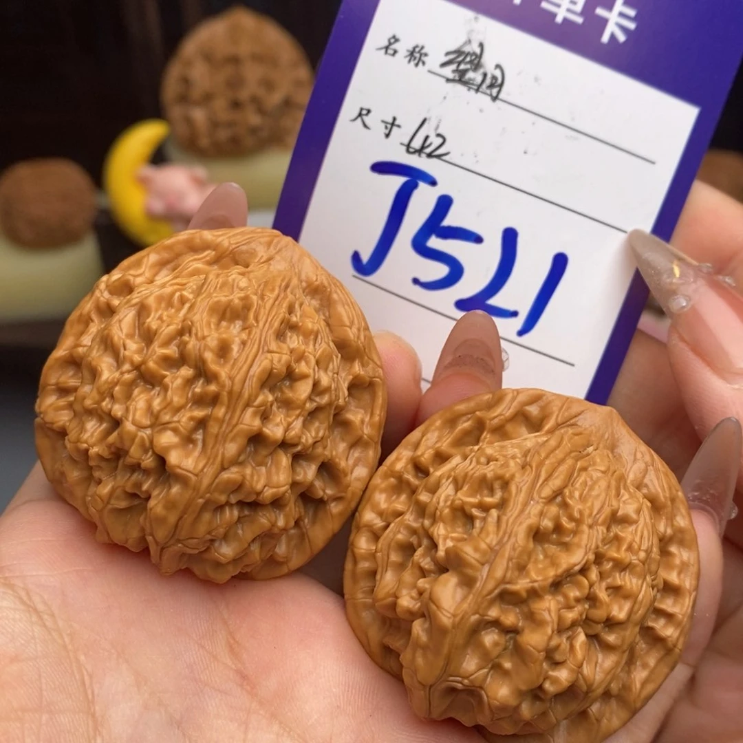 文玩核桃吊坠望月