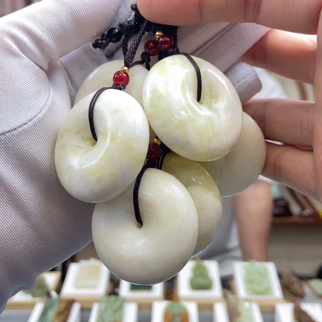 蛇纹石玉未镶嵌平安扣（多样性发一件