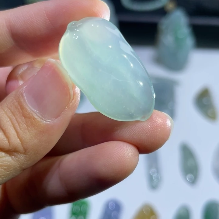 翡翠未镶嵌颈饰叶子